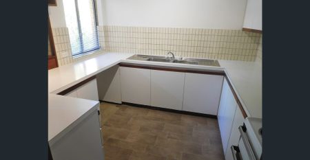 Spacious Apartment in Prime University Precinct Location - Photo 5