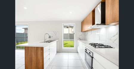 4 BEDROOM FAMILY HOME - Photo 4