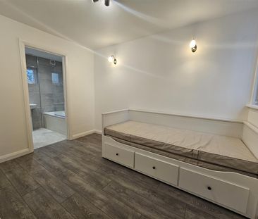 8c Lesley Heights, Glassillan Grove, Greenisland, - Photo 4