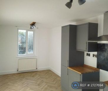 2 bedroom semi-detached house to rent - Photo 5