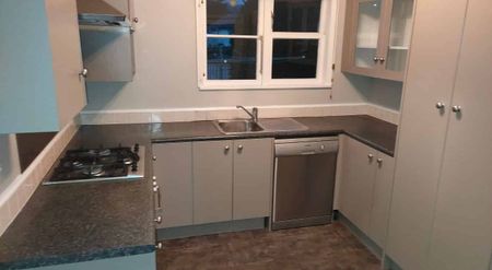 Spacious 3 bedrooms + on Gibbons st - Photo 4