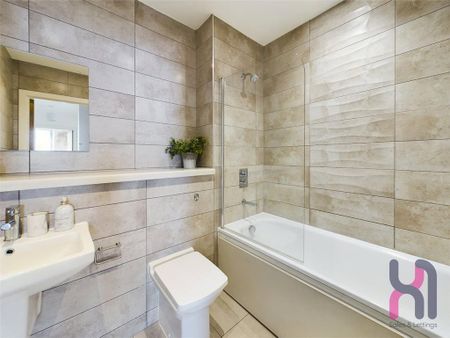 2 bedroom flat to rent - Photo 2