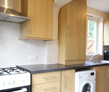 4 bedroom semi-detached house to rent - Photo 6