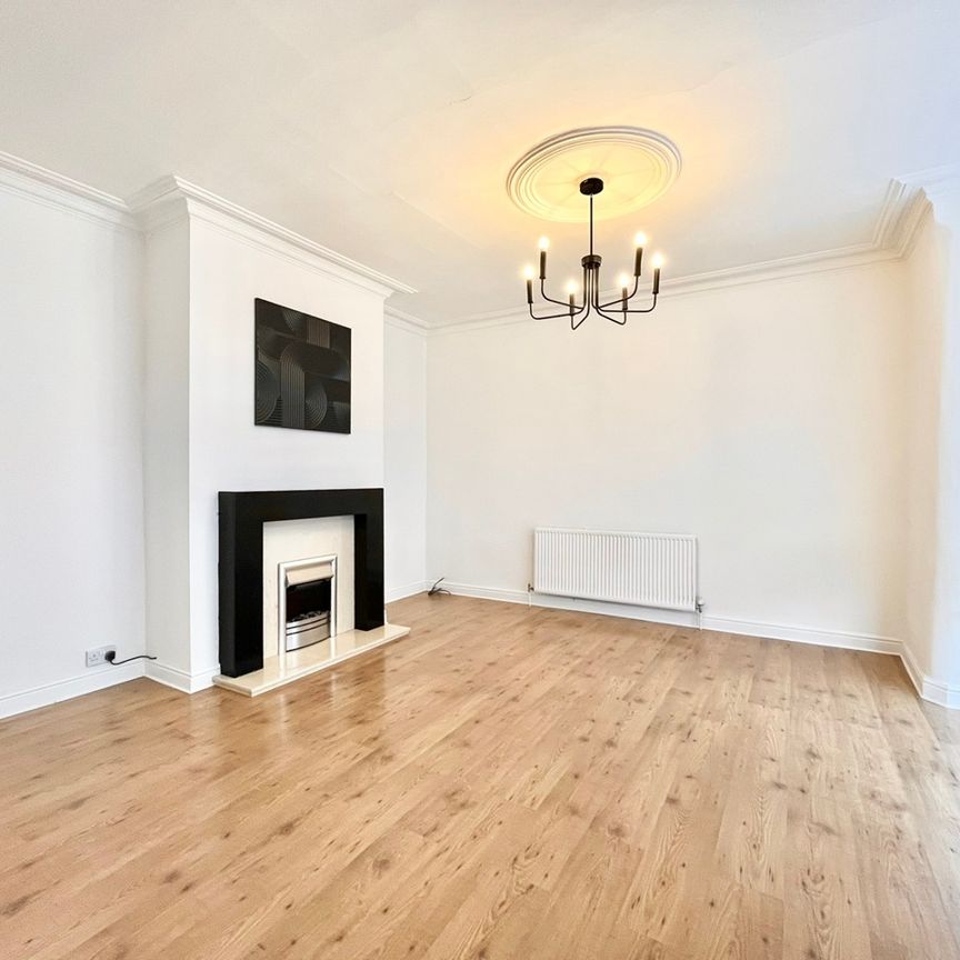 3 Bed End Terrace, Plus An Extra Room, LS12 - Photo 1