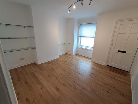 2 bed terraced house to rent in Greatham Road, Bushey, WD23 - Photo 5