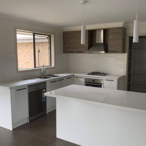 MODERN COMFORT IN EASTWOOD! - Photo 2