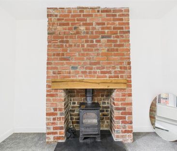 3 bedroom end of terrace house to rent - Photo 1