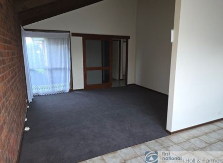 Modern 3-Bedroom Unit in a Quiet, Well-Maintained Block - Photo 2