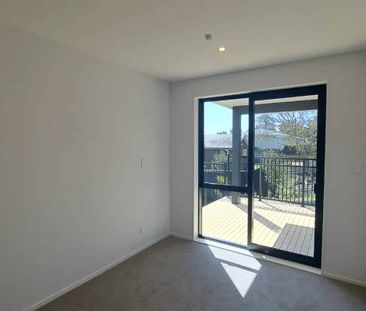 Pristine one-bedroom apartment with an additional study home - Photo 4