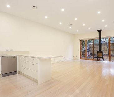 Designer and Contemporary in Prahran - Photo 5