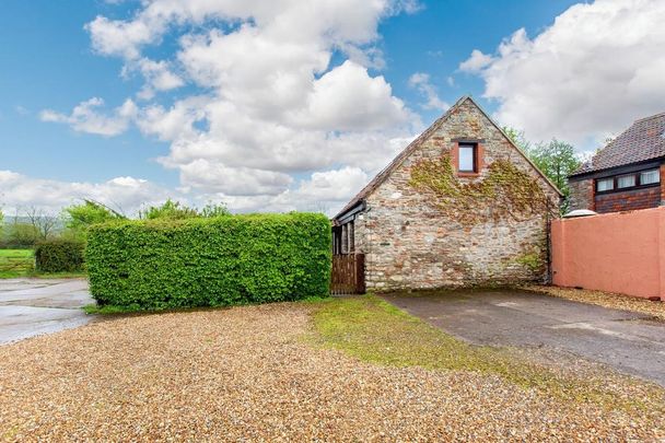 2 bedroom barn conversion to rent - Photo 1