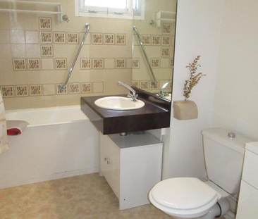 Location Appartement 1 pièce 30m² BAGNOLES DE L ORNE NORMANDIE 61140 - Photo 2