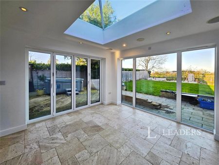 4 bedroom house to rent Wilsthorpe, Stamford, PE9 - Photo 2