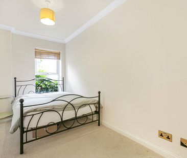 Burfield Road, Old Windsor, Windsor, Berkshire, SL4 2LH - Photo 6