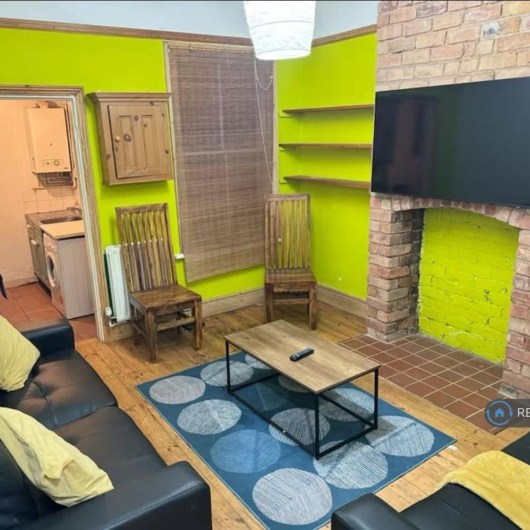 1 bedroom in a house share to rent - Photo 1