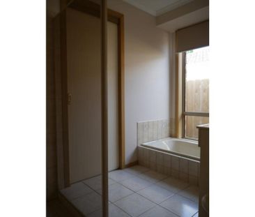 Spacious Family Home with Huge Double Garage & Prime Location - Photo 4
