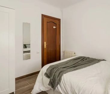 Carrer de les Acàcies, Barcelona, Catalonia 08027 - Photo 3