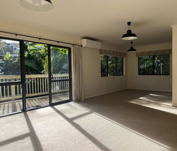 Beautifully Presented Large Modern Home! - Photo 1