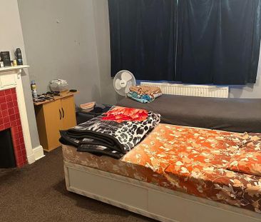 1 bedroom in a house share to rent - Photo 6