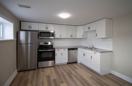 BRAND NEW STUNNING APARTMENT AVAILABLE IN WELLAND - Photo 5