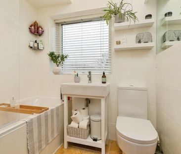 2 bedroom maisonette to rent - Photo 4