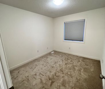 For Lease - 38 Donald Stewart Road, Brampton, Ontario - Photo 2