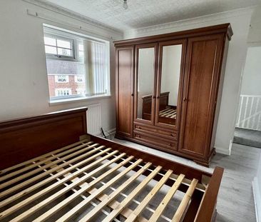 3 bedroom semi-detached house to rent - Photo 3