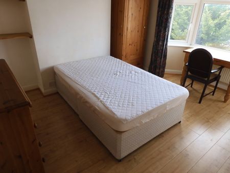 5 Bed Terraced House, Canfield Road, BN2 - Photo 2