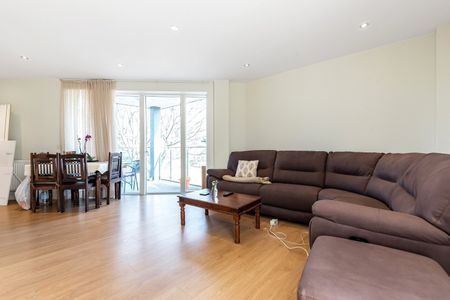 Flat to rent - Alvey Street, London, SE17 - Photo 4