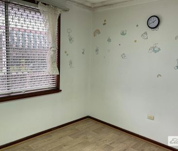 Front Brick House close to all amenities ready for rent. - Photo 4