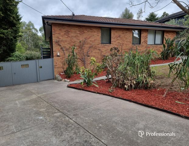 Charming Family Home in Mount Waverley - Photo 1