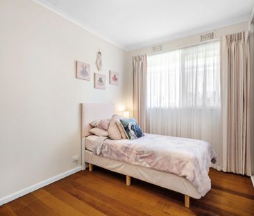 Comfort and Convenience of a Beautiful Family Home. - Photo 4