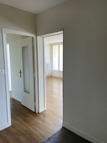 Location Appartement 4 pièces 92m² - Photo 2