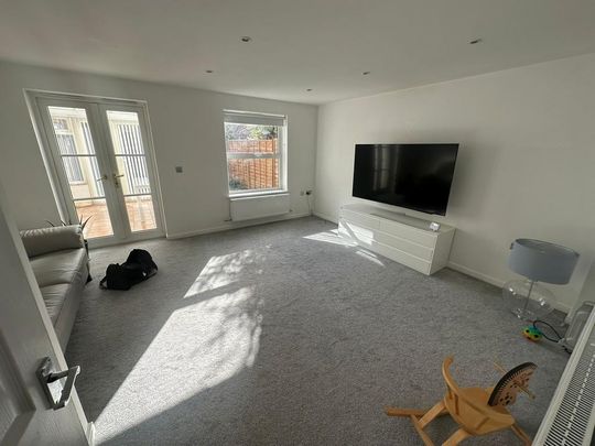 3 bedroom semi-detached house to rent - Photo 1