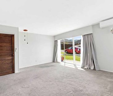 Charming 2 Bedroom Home in Papatoetoe! - Photo 2
