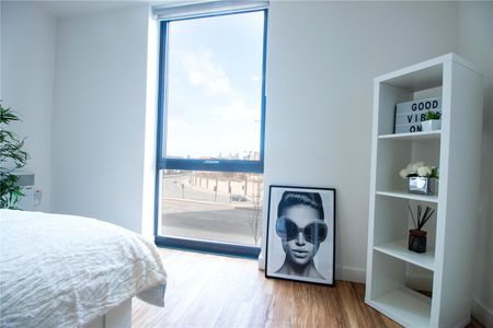 Studio to let in Liverpool - Photo 2