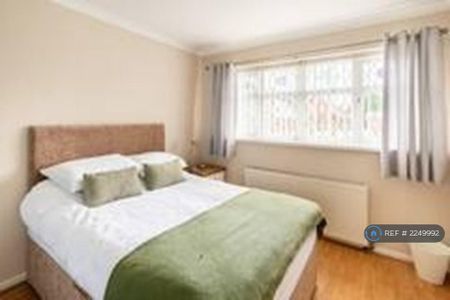 5 bedroom detached house to rent - Photo 4