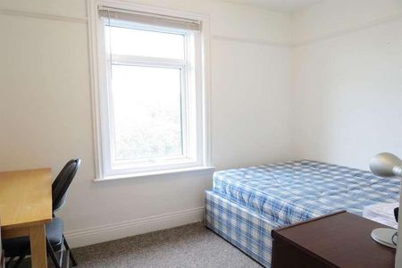 Bedroom Detached House In Charminster, BH8 - Photo 4