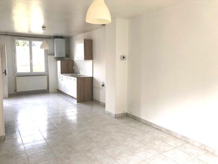 Location Maison 4 pièces 77m² CLERIEUX 26260 - Photo 2