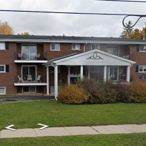 Oak Street Apartments - Photo 2