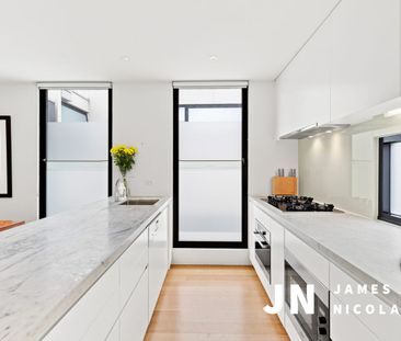 LUXURY 3-BEDROOM HOUSE - Photo 4