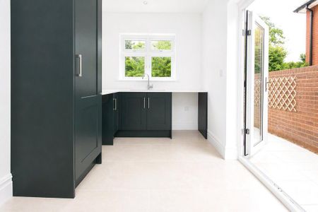 4 bedroom detached house to rent - Photo 5