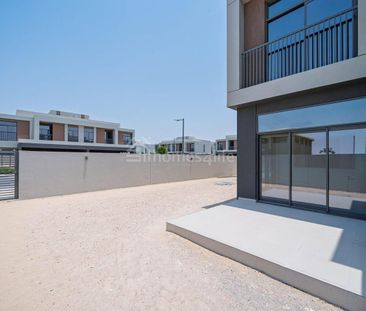 SINGLE ROW l BRAND NEW l SAPCIOUS LAYOUT - Photo 2