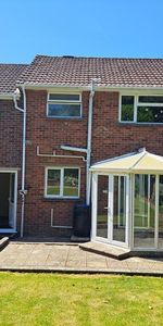 4 bedroom semi-detached house to rent - Photo 4