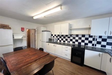 6 bedroom terraced house to rent - Photo 5