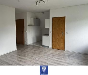 Individuelle Dachwohnung mit EBK, Laminat und Wannenbad! Grüne Umge... - Foto 1