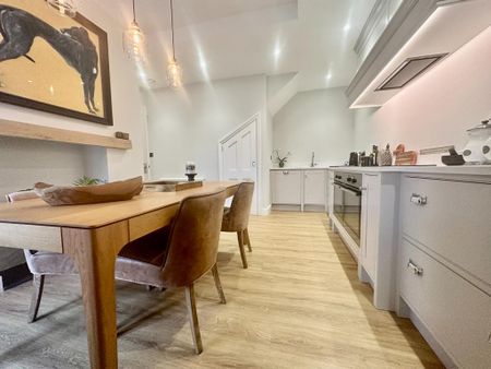 2 bedroom mews to rent - Photo 4