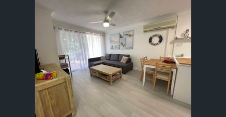 Beautifully renovated fully furnished one bedroom apartment in quiet resort close to everything - Photo 4