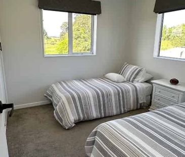 Charming 2-Bedroom home in Taupaki - Photo 2