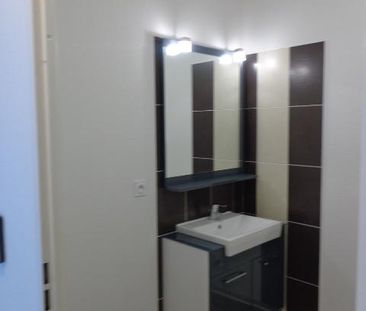 Location Appartement 2 pièces 42m² POUSSAN 34560 - Photo 4